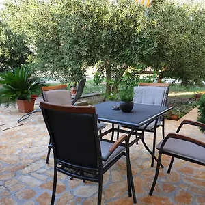  Apartment Mira Kroatien
